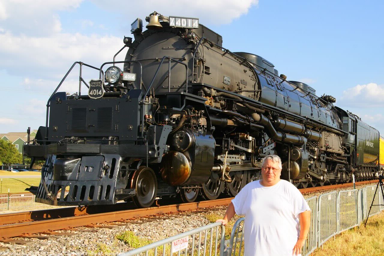 UP 4014, with some fat bastage in the photo (me)